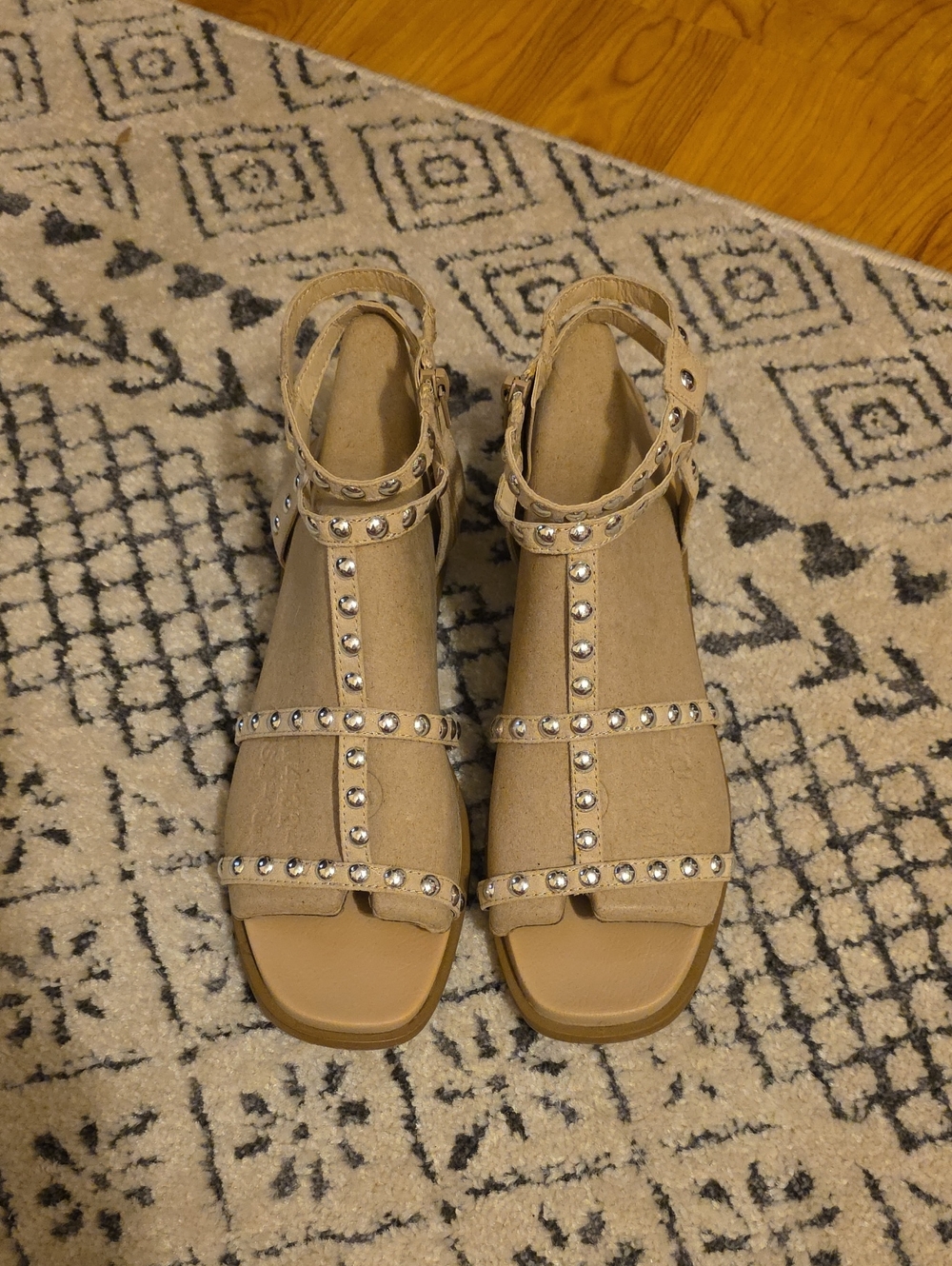 MIA, 8.5 Womens Beige Studded T-Strap Sandals